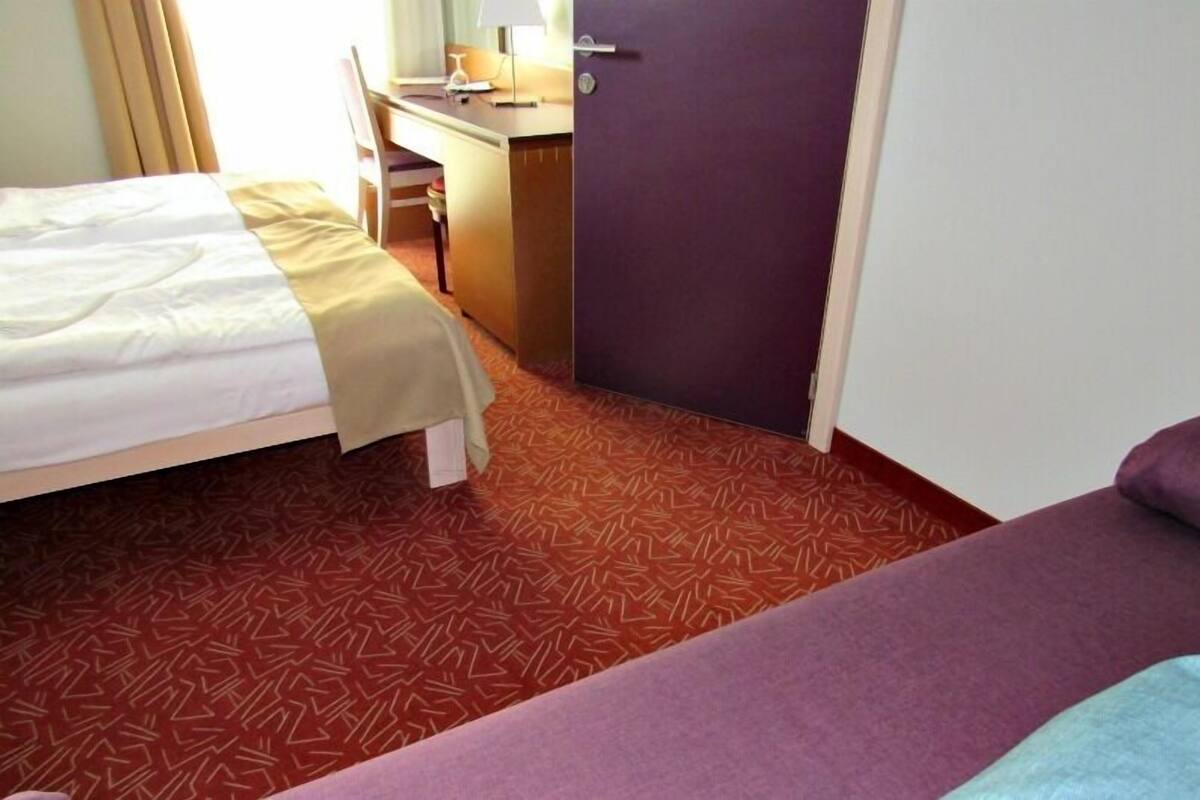 Chambre familiale, 2 chambres, vue sur la ville | 1 chambre, coffre-fort, bureau, systĂšme dâinsonorisation