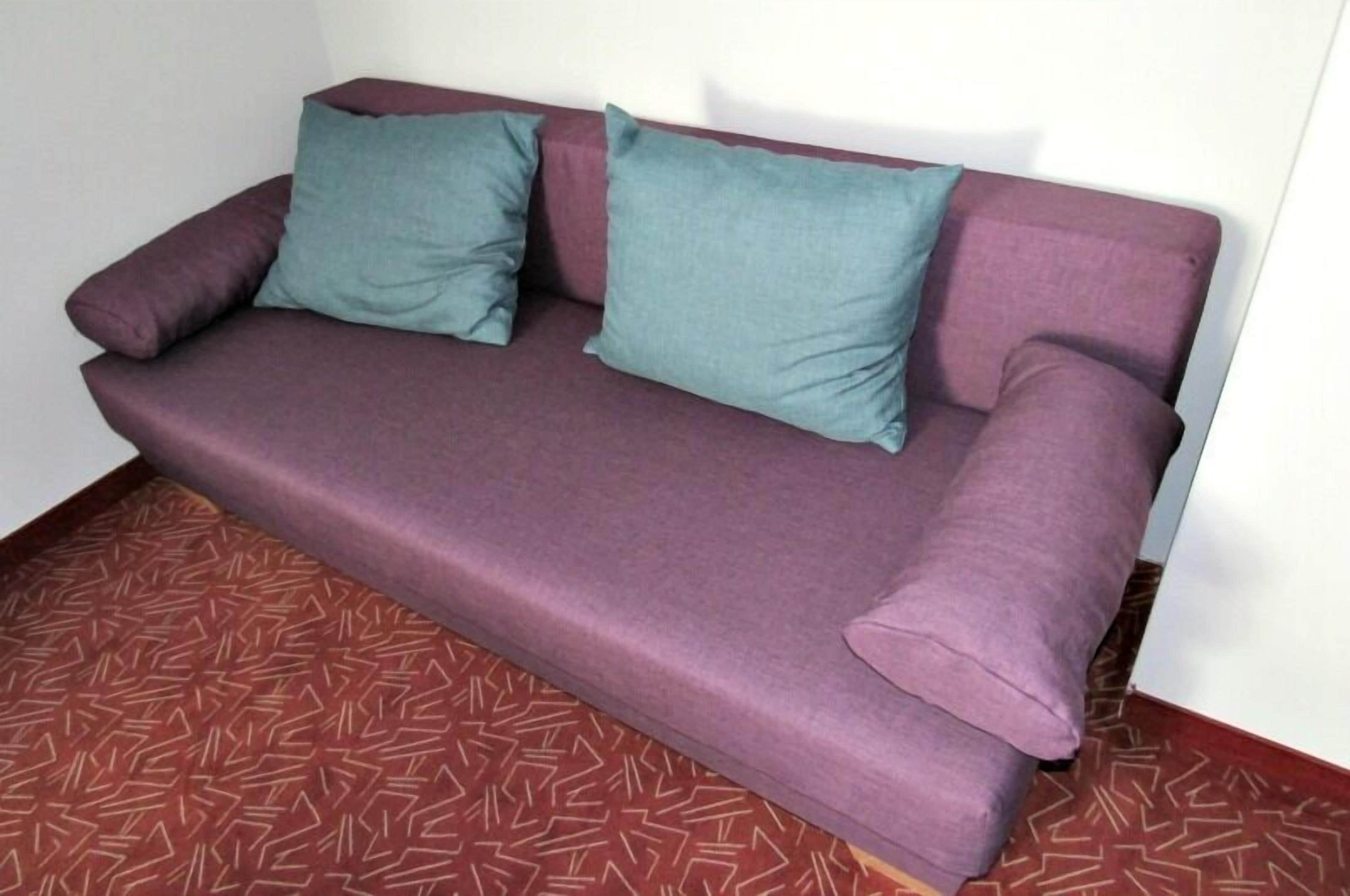 family room, 2 bedrooms, city view | room amenity