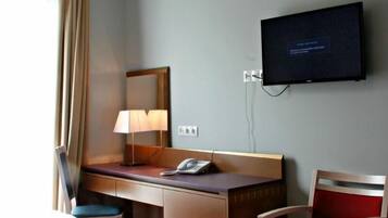 Standard Double Room, 1 Bedroom | 1 bedroom, in-room safe, desk, soundproofing