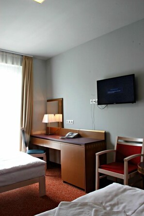 标准双人房, 1 间卧室 | 1 多间卧室、客房内保险箱、办公桌、隔音