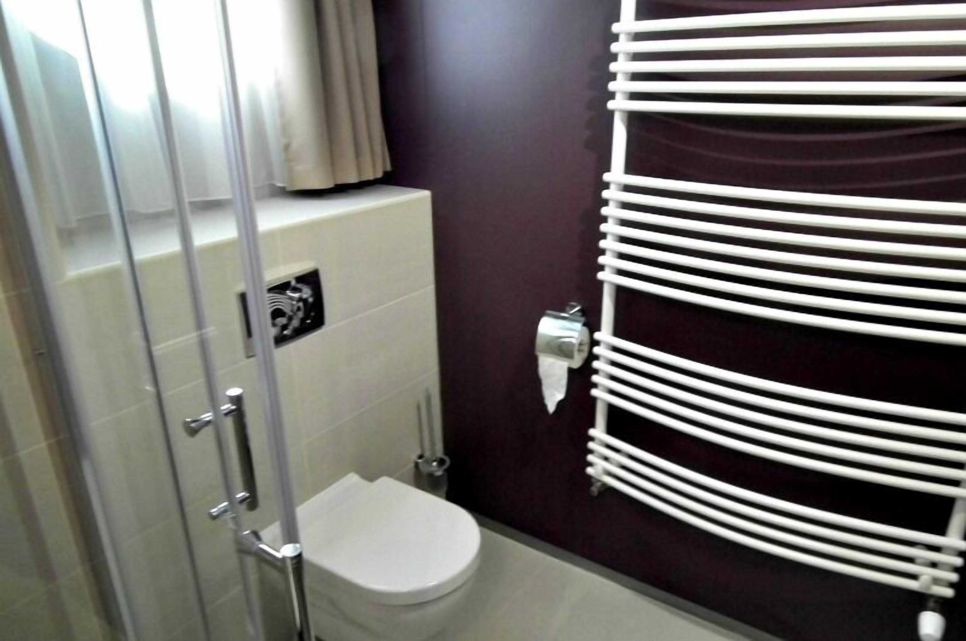standard double room, 1 bedroom | bathroom | shower, free toiletries, hair dryer, towels