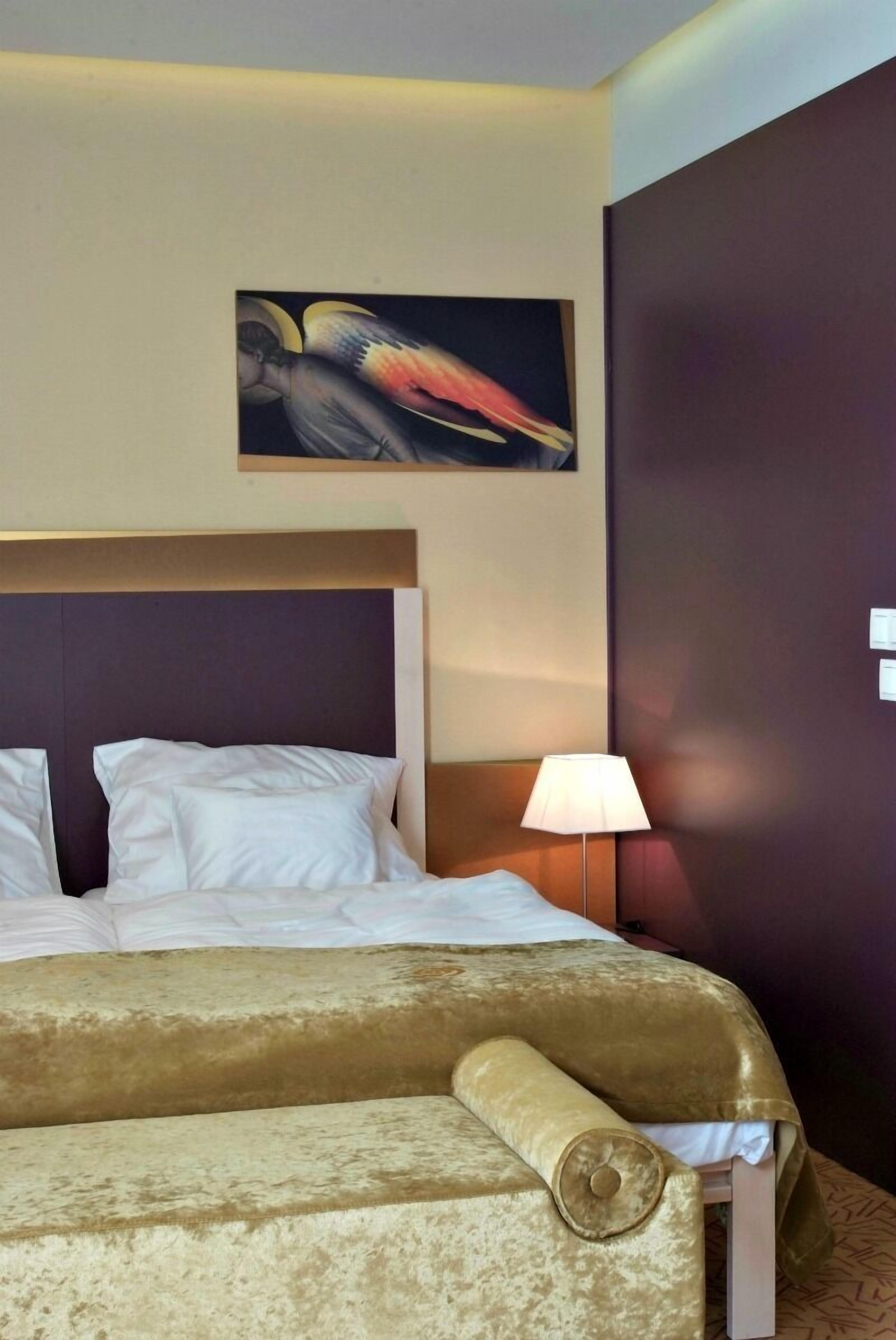premium double room | 1 bedroom, in-room safe, desk, soundproofing