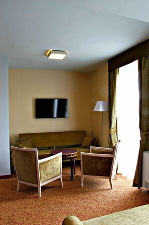 1 bedroom, in-room safe, desk, soundproofing - Szent Gellért Hotel (Szekesfehervar)
