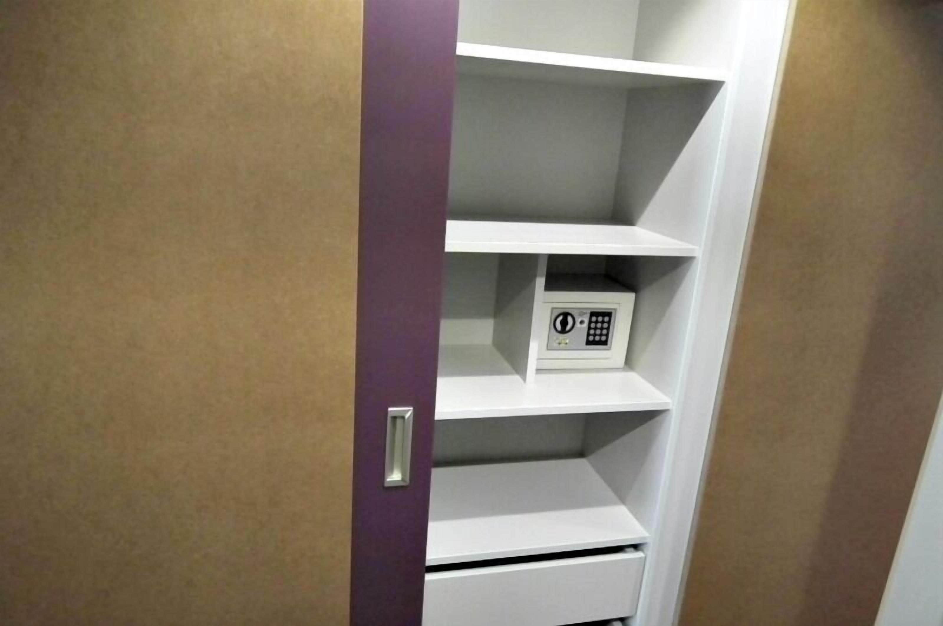 standard double room, 1 bedroom | safe