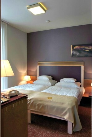 Standard Double Room, 1 Bedroom | 1 bedroom, in-room safe, desk, soundproofing - Szent Gellért Hotel (Szekesfehervar)