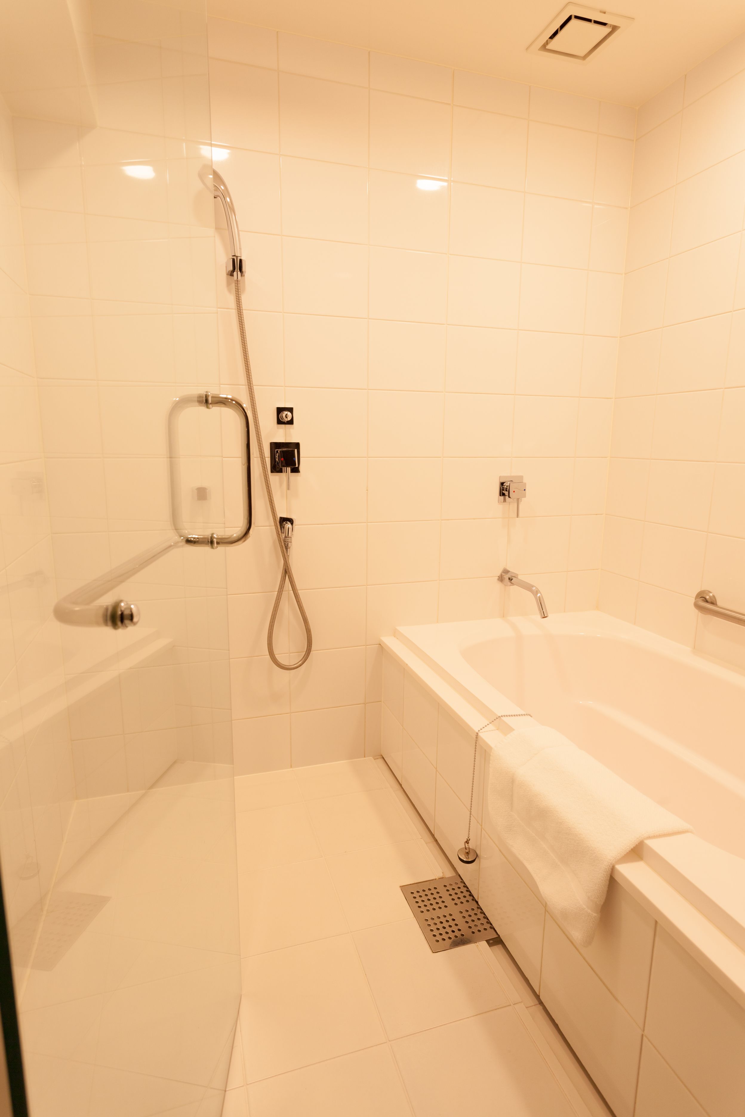 rainfall showerhead, free toiletries, hair dryer, slippers