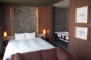 Zimmersafe, Schreibtisch, schallisolierte Zimmer, Bügeleisen/Bügelbrett