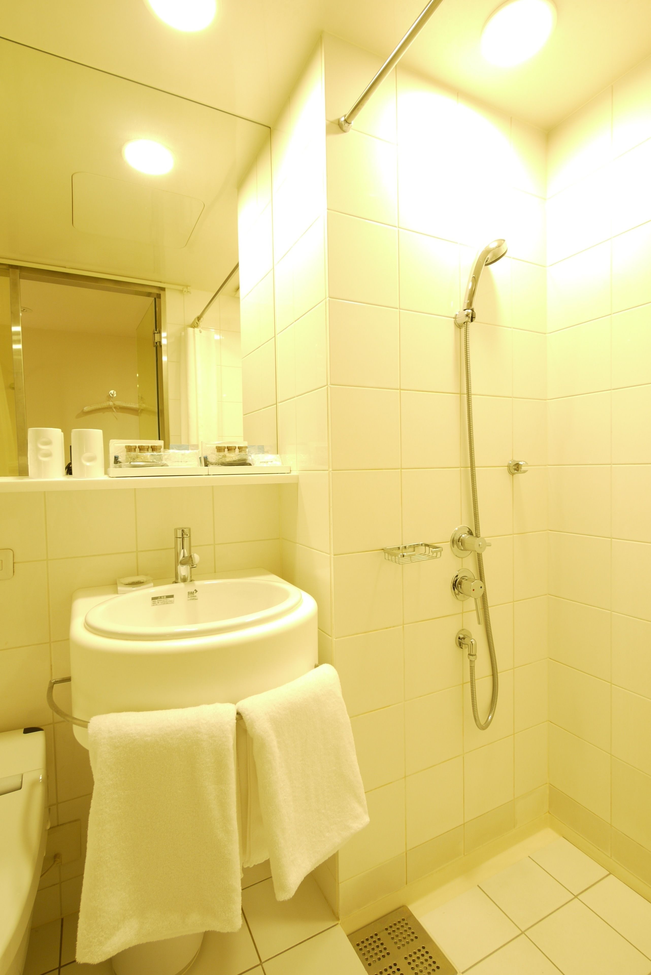 rainfall showerhead, free toiletries, hair dryer, slippers