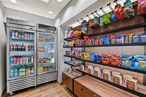 Snack bar - Hampton Inn Omaha/West Dodge Road (Old Mill) (Omaha)