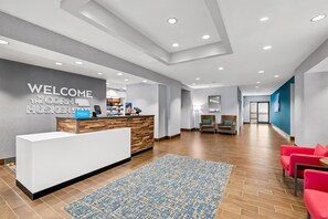 Lobby - Hampton Inn Omaha/West Dodge Road (Old Mill) (Omaha)