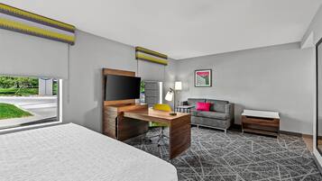 Studio, 1 King Bed, Refrigerator & Microwave | In-room safe, desk, blackout curtains, iron/ironing board