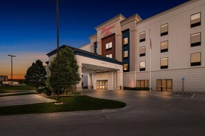 Exterior - Hampton Inn Omaha/West Dodge Road (Old Mill) (Omaha)