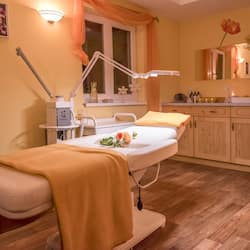 Sauna, steam room, Turkish bath/hammam, body treatments, hydrotherapy
