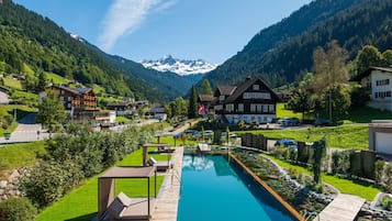 Piscine couverte, piscine extérieure (ouverte en saison)