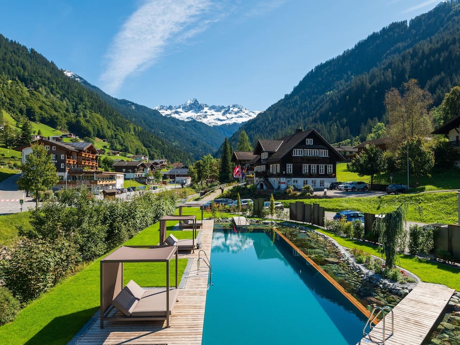 Indoor pool, seasonal outdoor pool, sun loungers