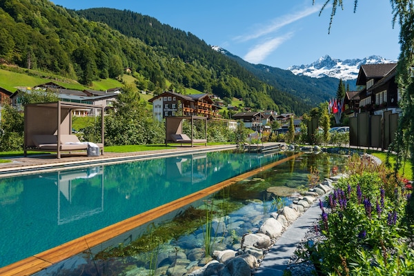 Indoor pool, seasonal outdoor pool, sun loungers