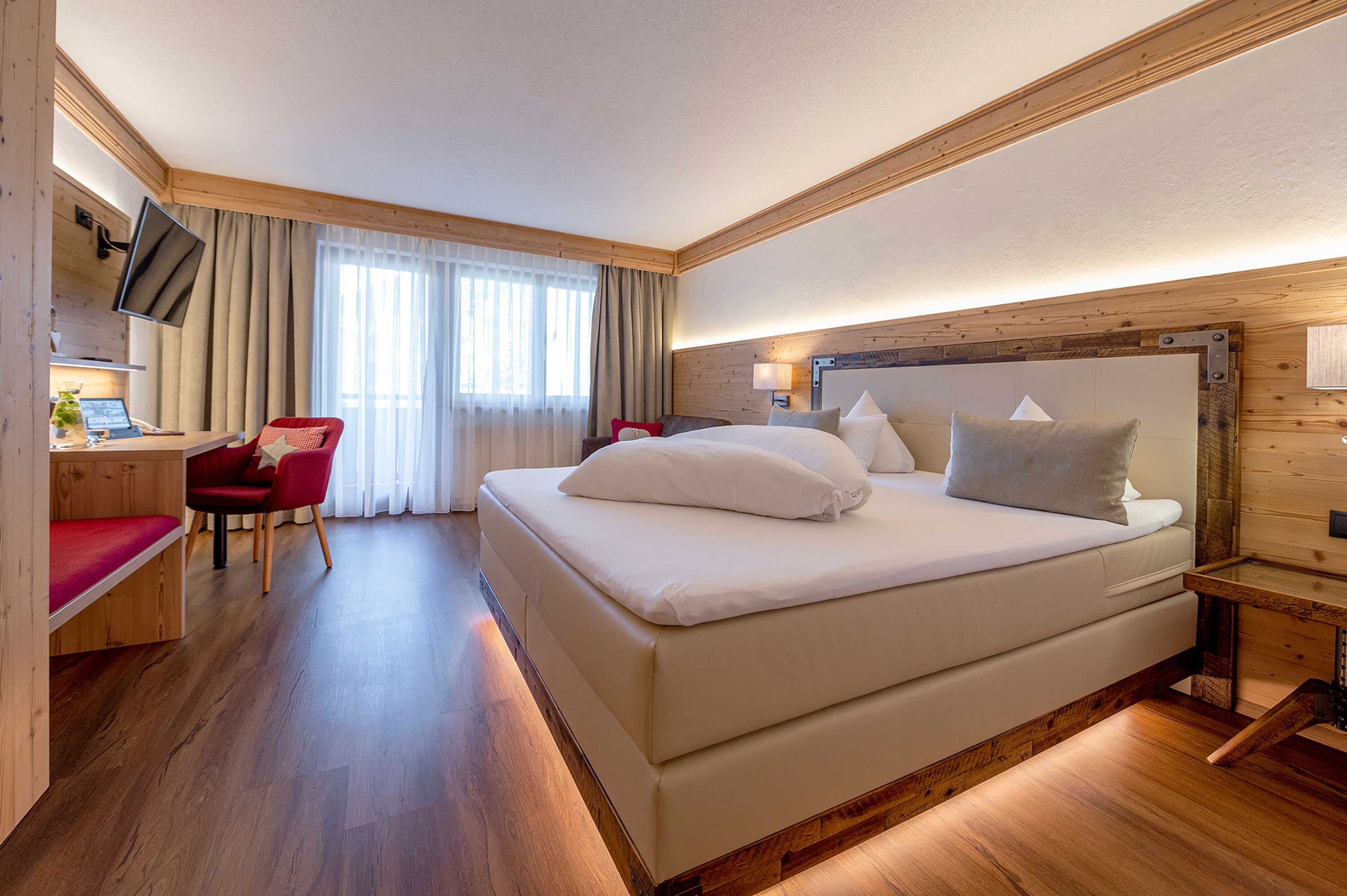 Premium bedding, in-room safe, free cribs/infant beds, free WiFi