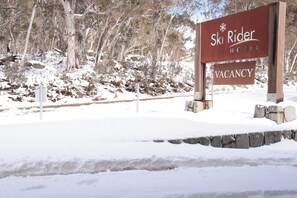 Front of property - Ski Rider Hotel (Wilsons Valley)