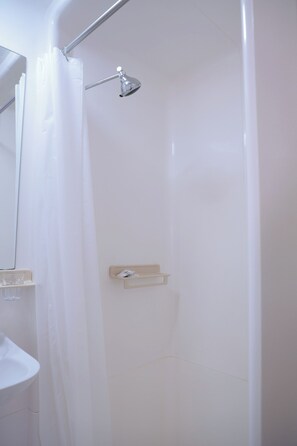 Shower, hair dryer, towels - Ski Rider Hotel (Wilsons Valley)