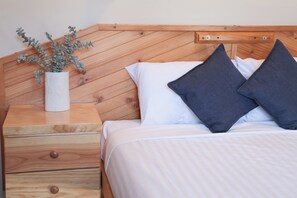 Queen or Twin Room | Bed sheets - Ski Rider Hotel (Wilsons Valley)