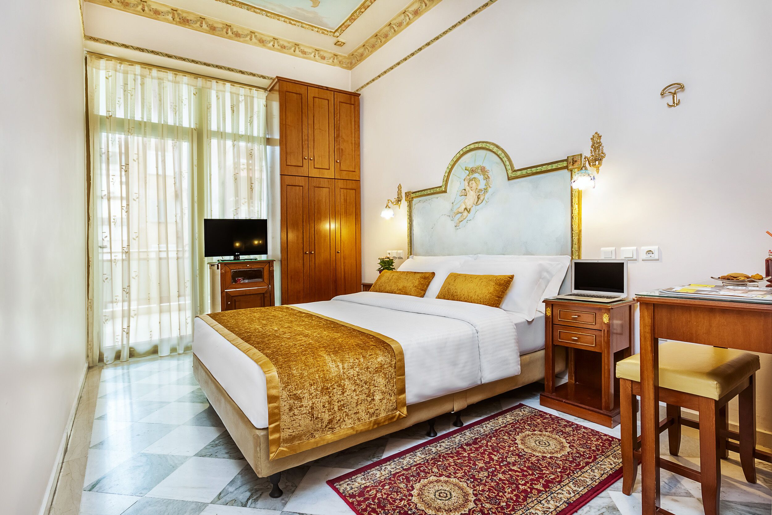 Minibar, in-room safe, soundproofing, free WiFi
