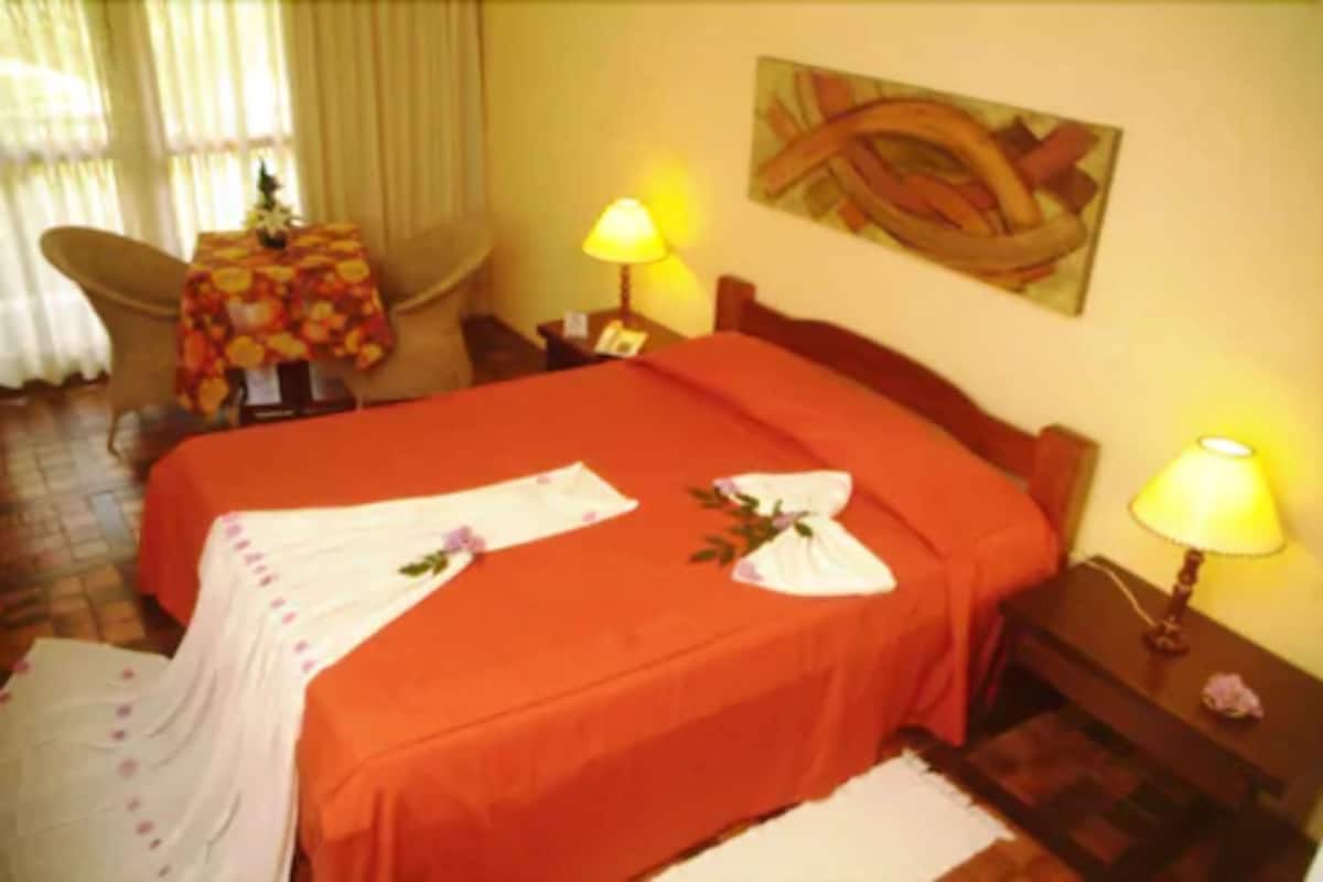 Standard Room | Minibar, bed sheets