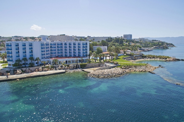 2 outdoor pools, sun loungers