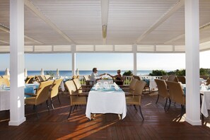 3 restaurants, spécialités Cuisine internationale