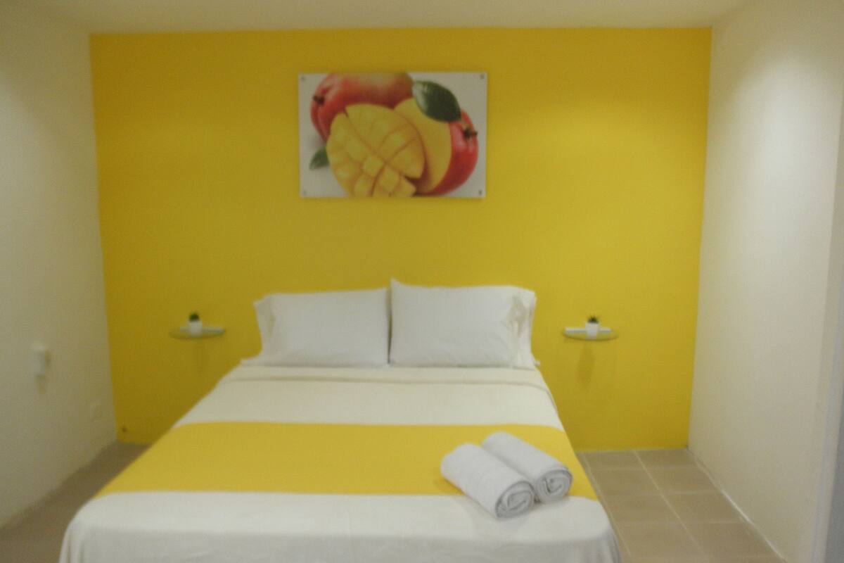 Tweepersoonskamer, gemeenschappelijke badkamer | Gratis wifi, individueel gedecoreerd, individueel gemeubileerd