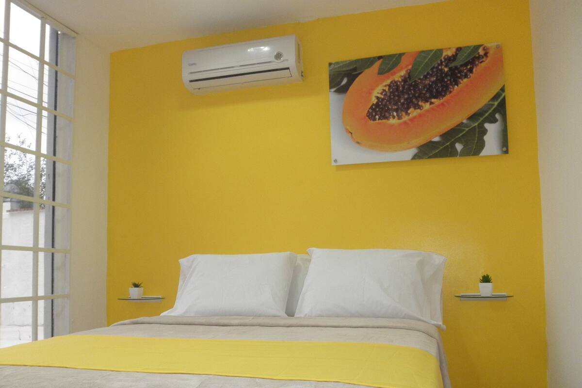 Tweepersoonskamer, 1 queensize bed, privébadkamer | Gratis wifi, individueel gedecoreerd, individueel gemeubileerd