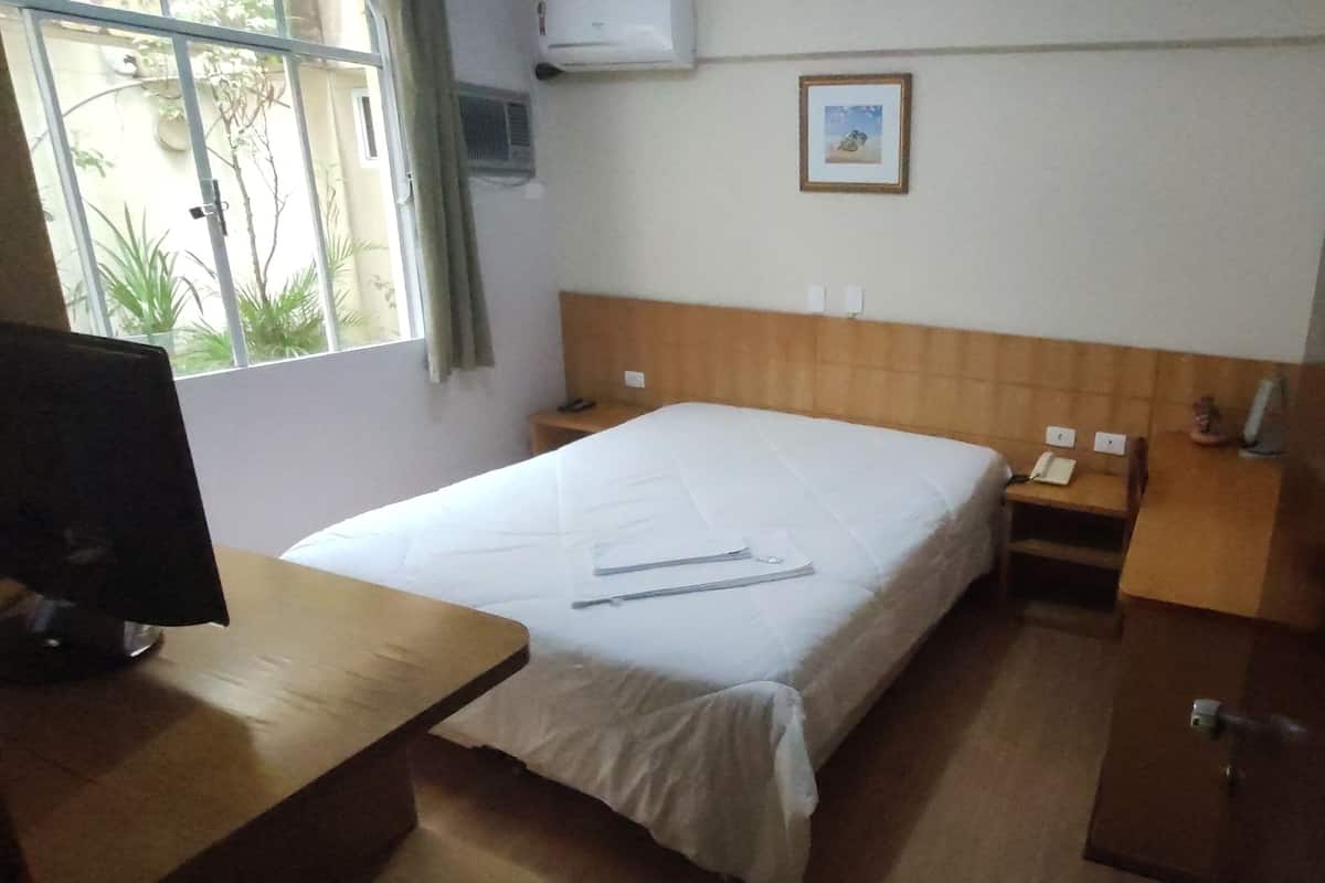 In-room safe, blackout curtains, free WiFi, bed sheets