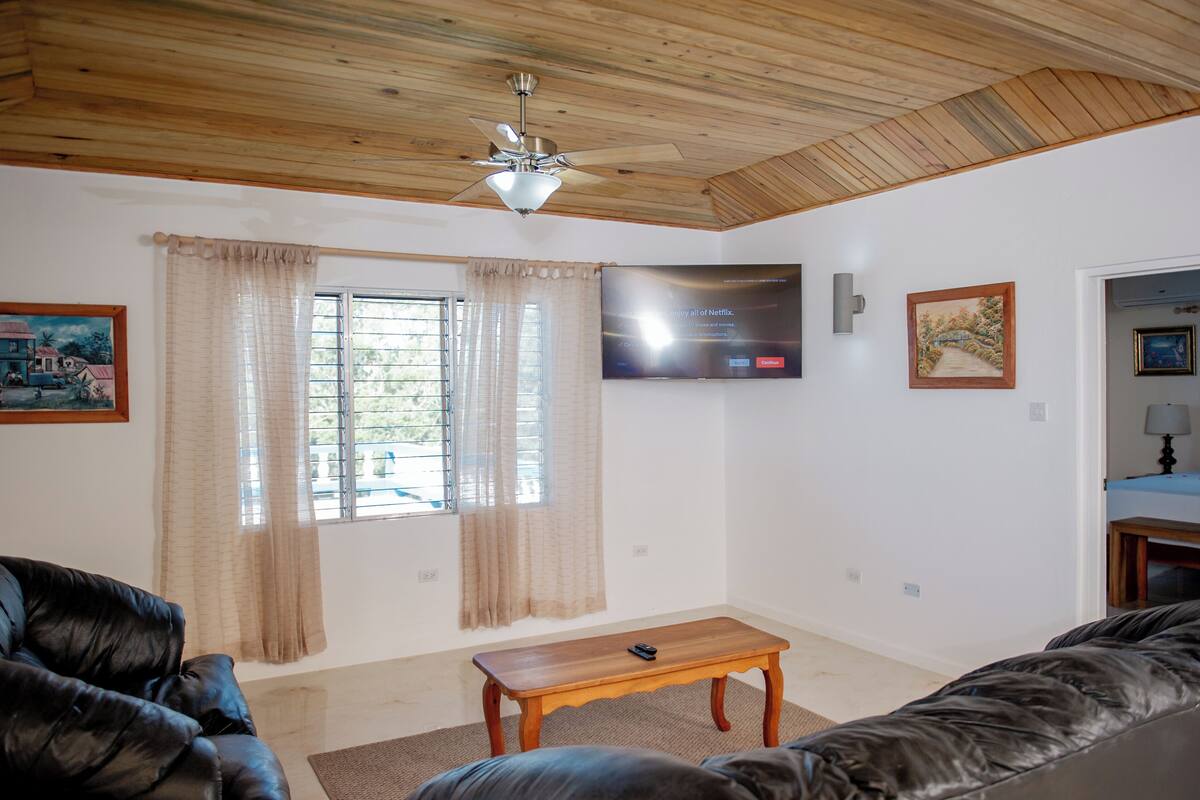 32-inch smart tv with cable channels