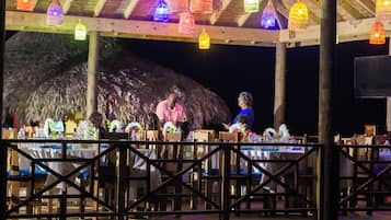 當地料理、游泳池景觀