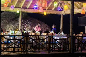 地方菜，泳池景观