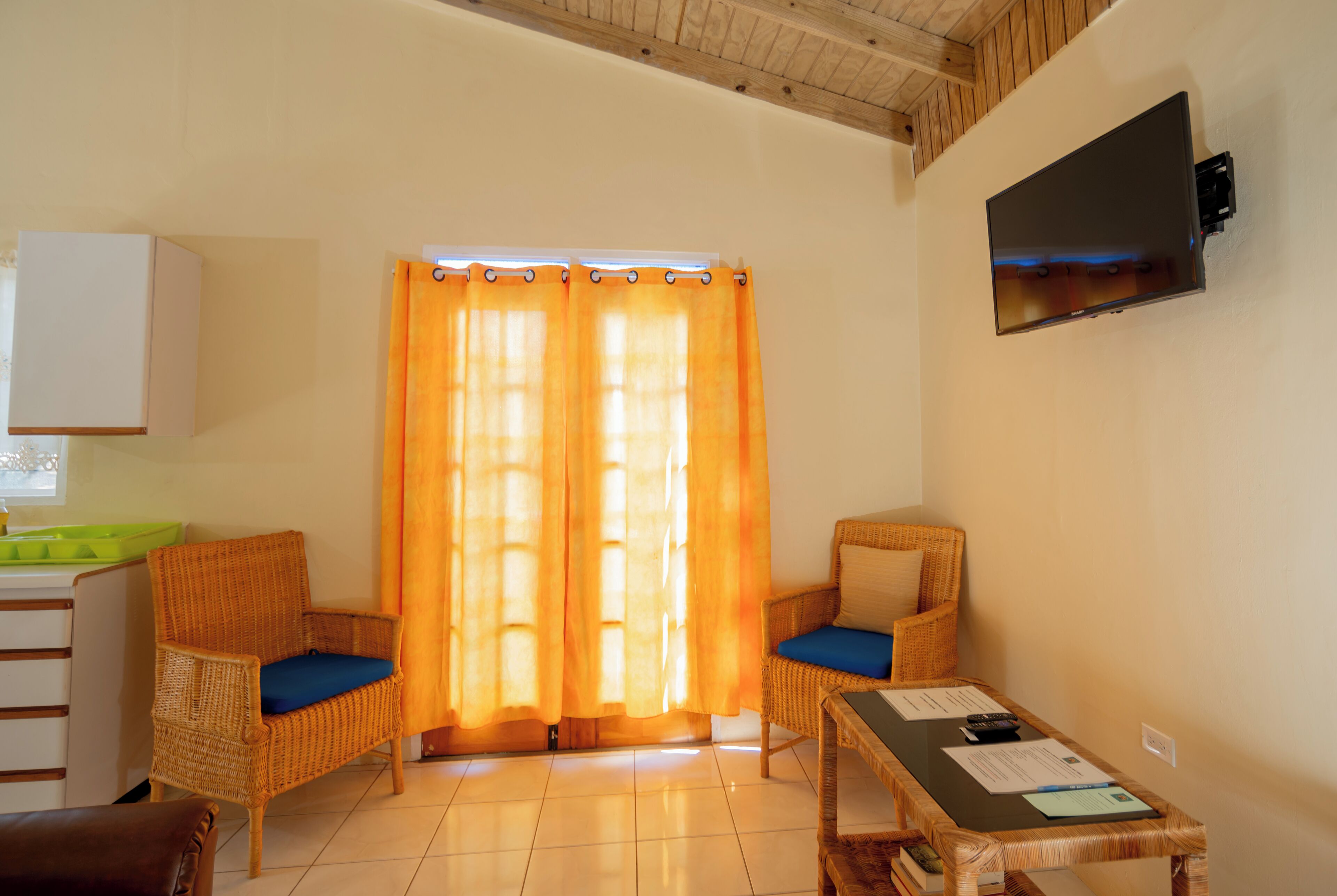 32-inch smart tv with cable channels