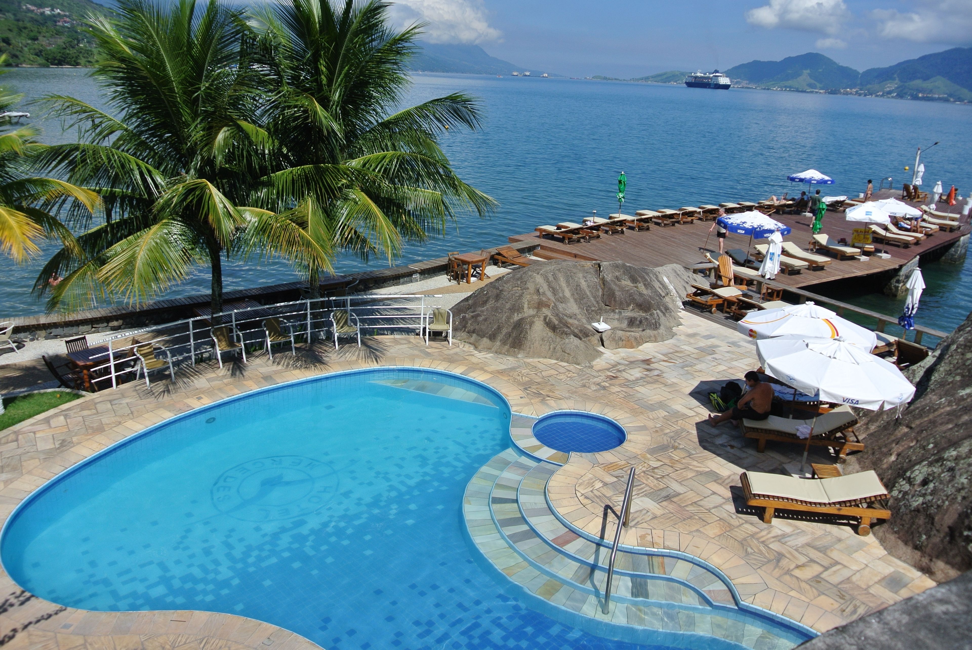 3 outdoor pools, pool umbrellas, sun loungers