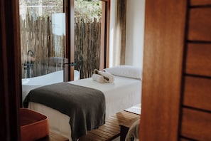 Hot tub, body treatments, hydrotherapy, aromatherapy