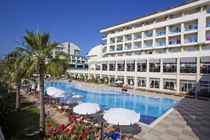 Outdoor pool - Titan Select Hotel - Ultra All Inclusive (Alanya)