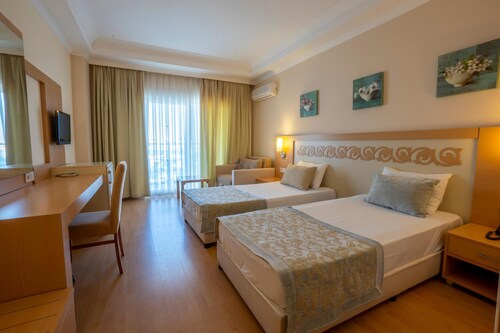 Titan Select Hotel - Ultra All Inclusive