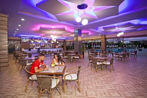 Bar junto a la piscina