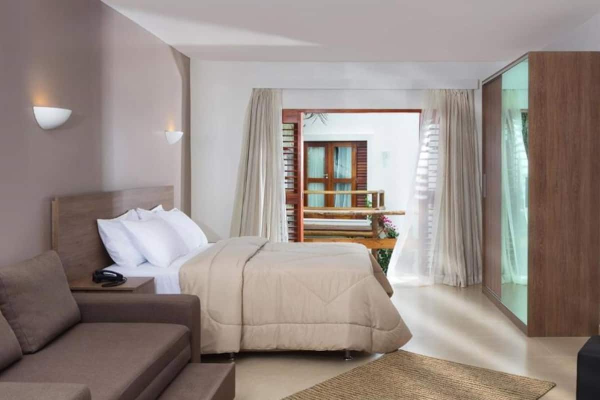 Superior Studio | Minibar, in-room safe, desk, blackout drapes