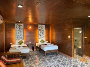 Blackout curtains, bed sheets - Lotus Paradise Resort (Koh Tao)