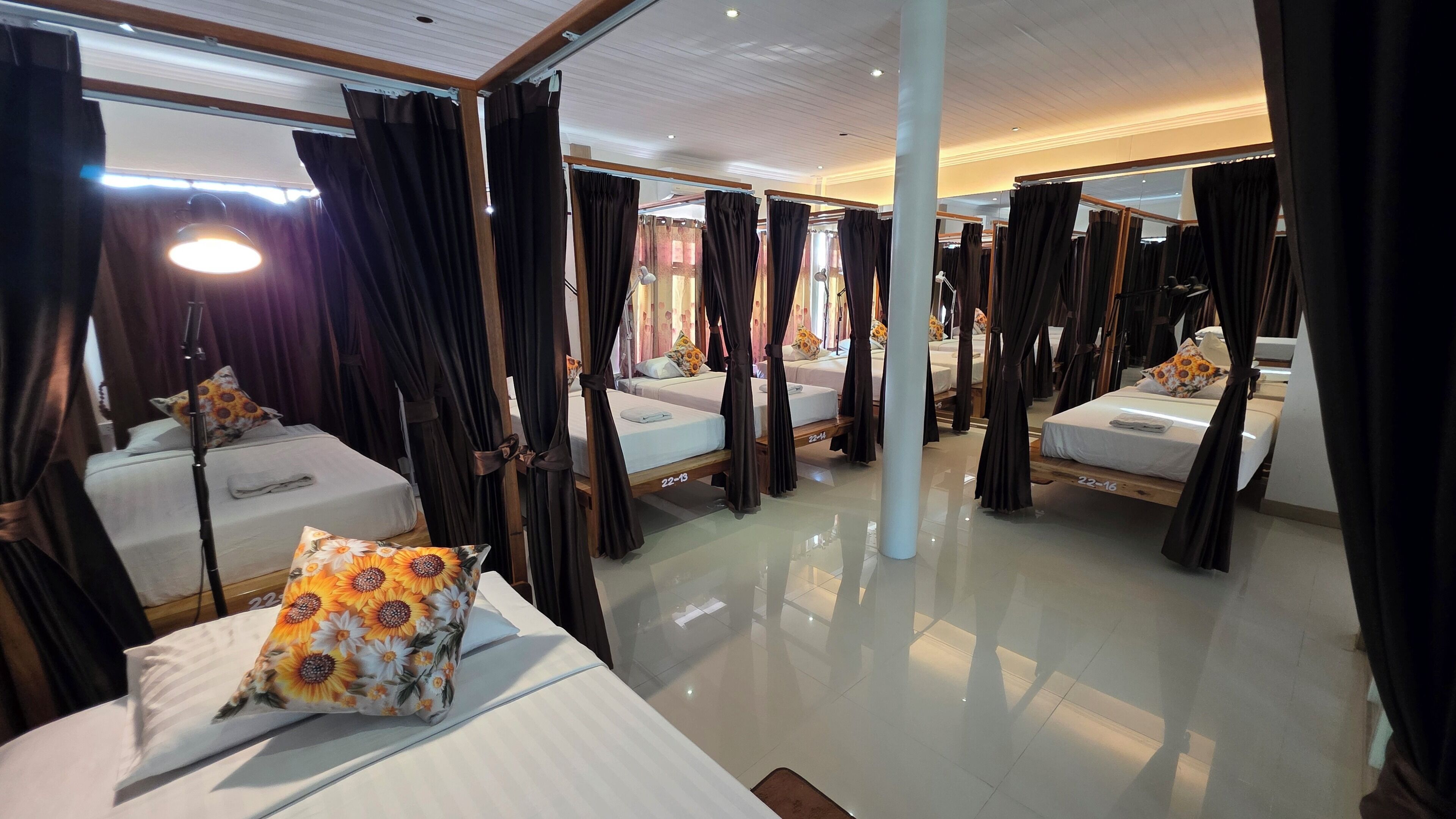 Rom – premium, kun for kvinner | Individuelt dekorert, blendingsgardiner, wi-fi (inkludert) og sengetøy