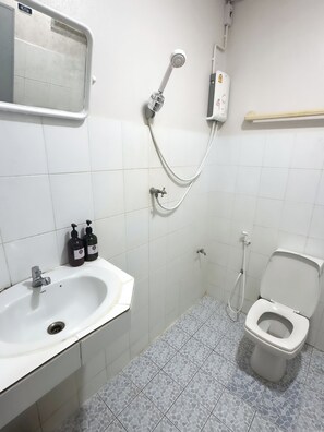 Shower, bidet, towels
