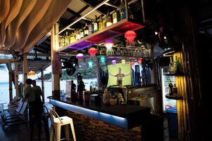 Se sirven desayunos, almuerzos y cenas; cocina internacional