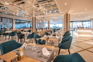 3 restaurants servant le petit déjeuner