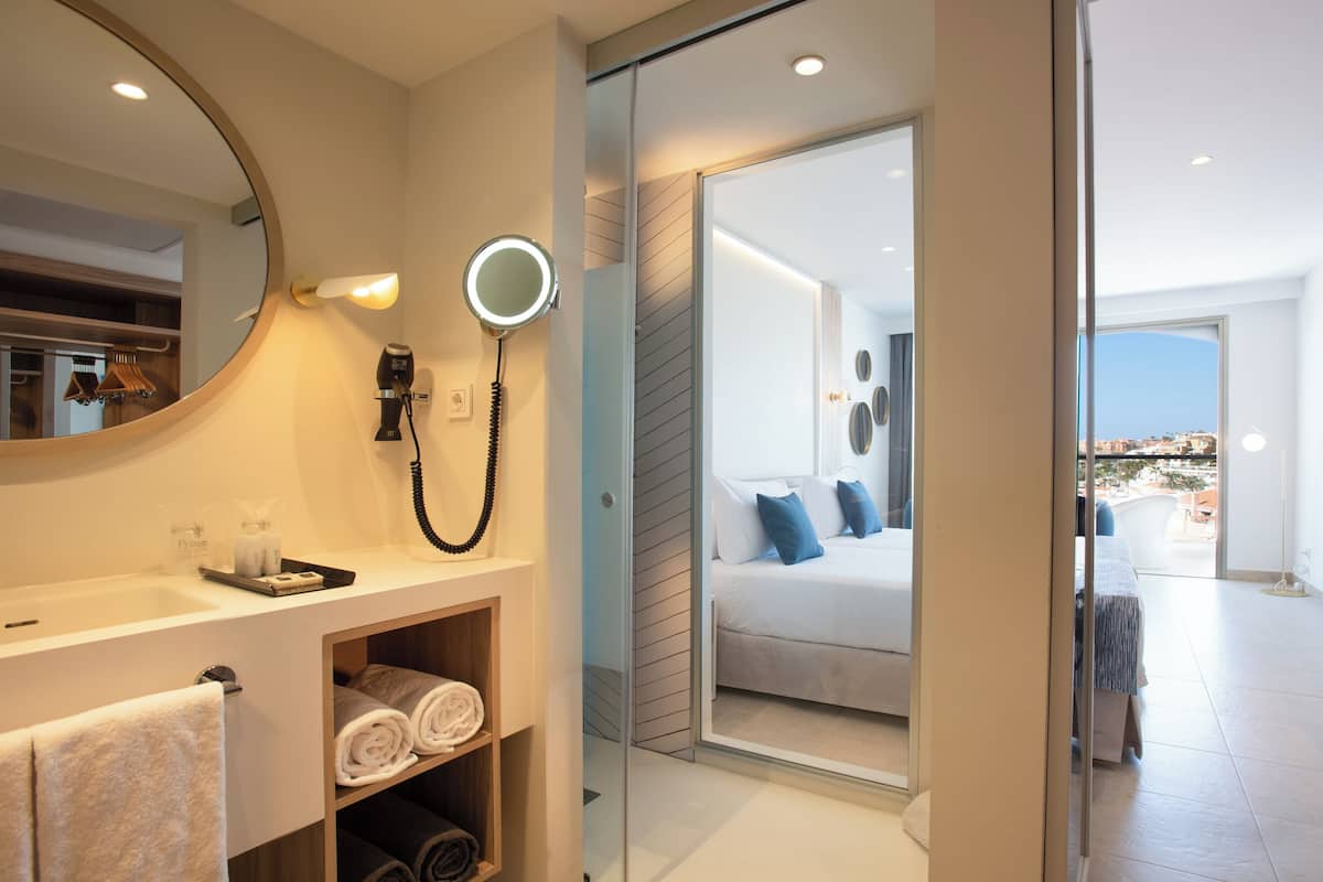 Premium-sengetøj, minibar, pengeskab på værelset, lydisolering