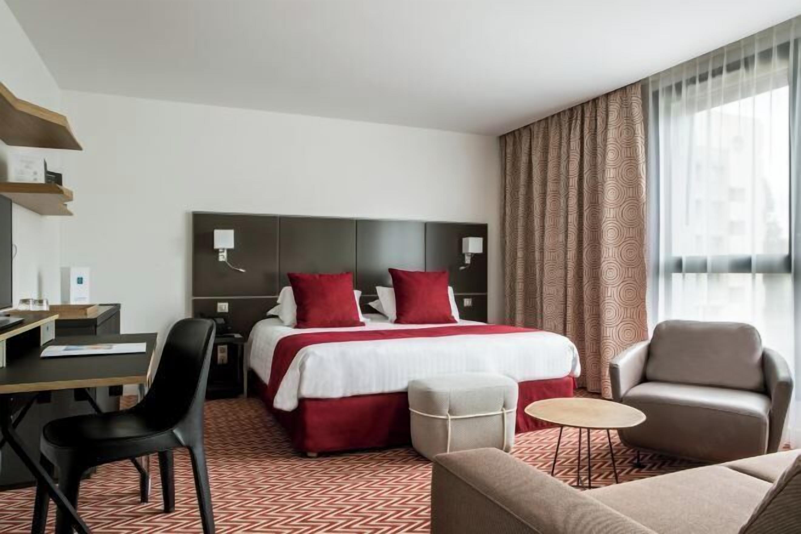 Premium bedding, minibar, desk, laptop workspace