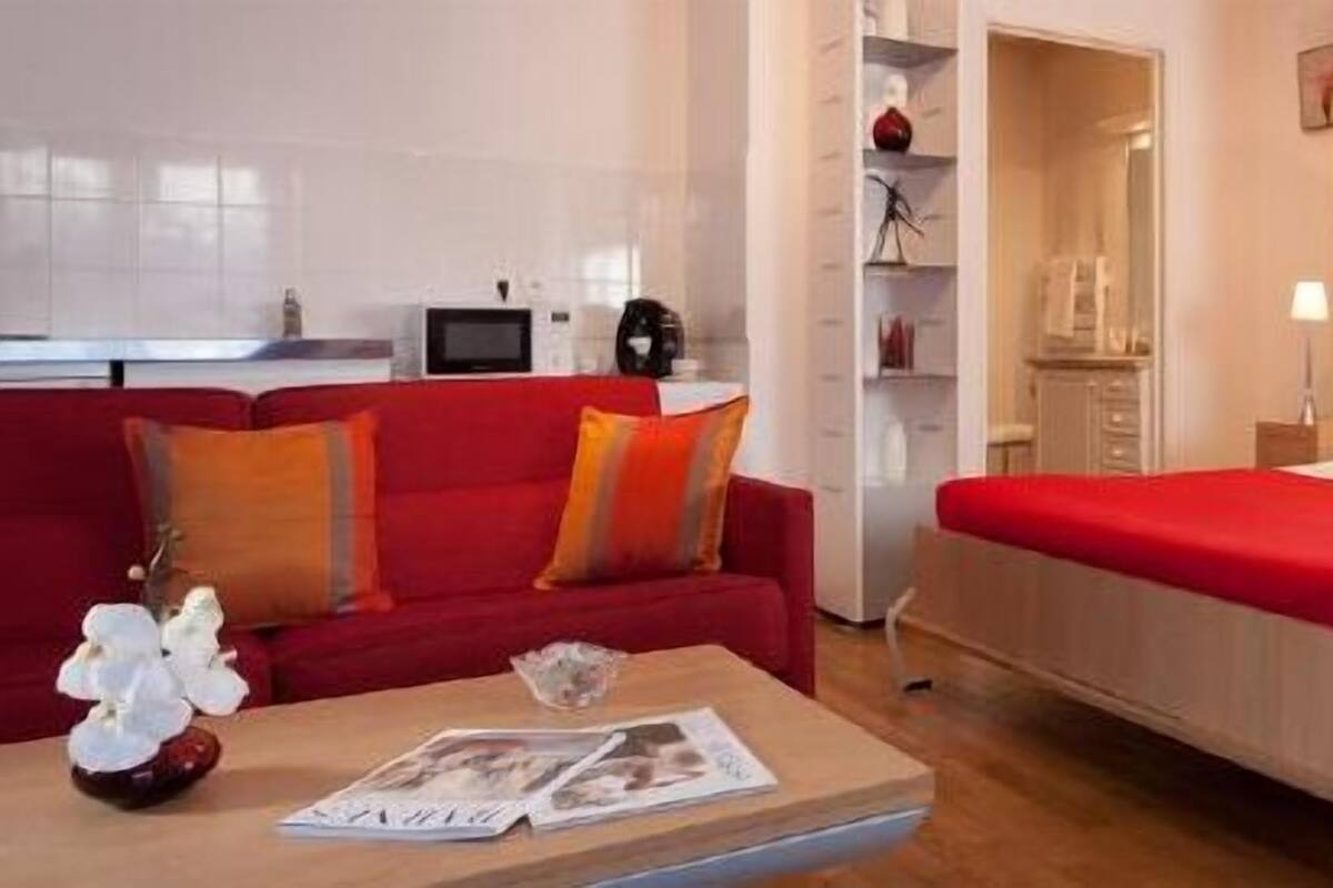 Studio | Hochwertige Bettwaren, Minibar, Schreibtisch