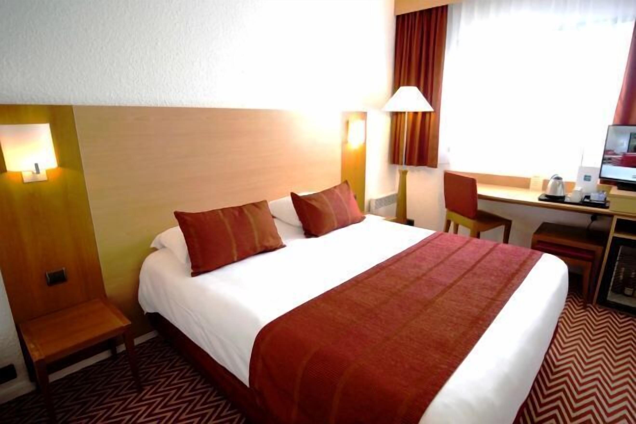Premium bedding, minibar, desk, laptop workspace